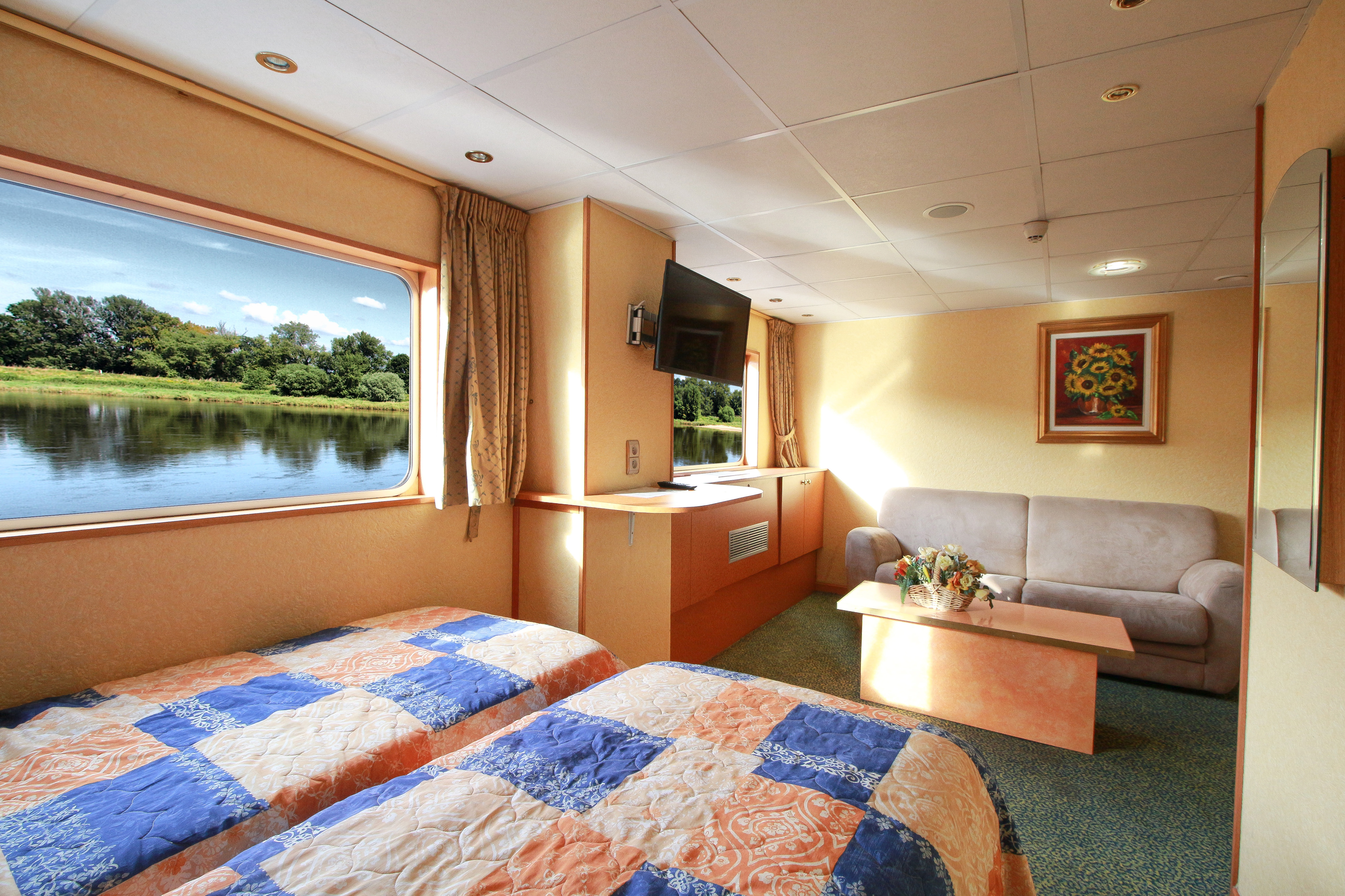 CroisiEurope MS Leonard Da Vinci Suite 1.jpg